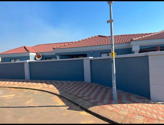 3 BEDROOM HOUSE FOR SALE IN DAWN PARK